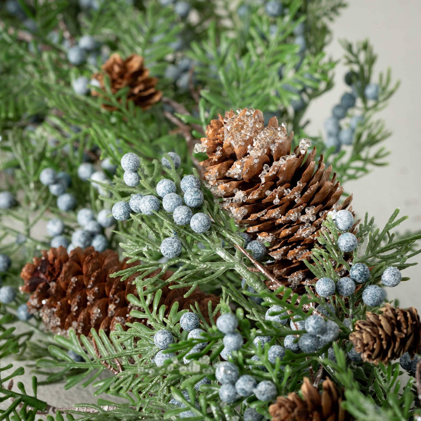 BERRY CEDAR GARLAND