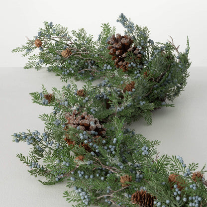 BERRY CEDAR GARLAND